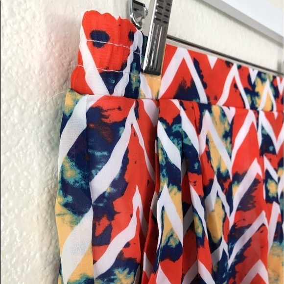 NWT Rewind Colorful White Zig Zag Shorts - Picture 6 of 8